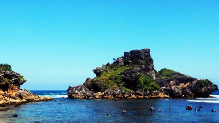 Pantai Nglambor