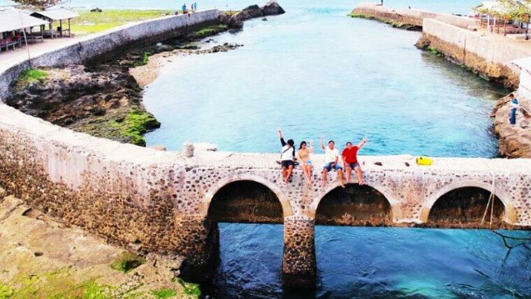 Pantai Santolo
