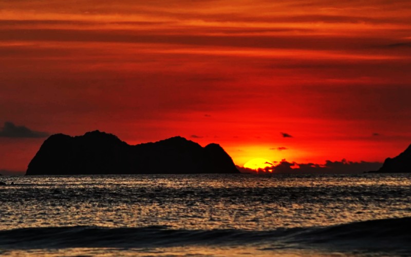 Pantai Pulau Merah