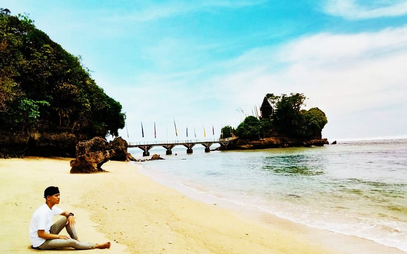 Pantai Balekambang