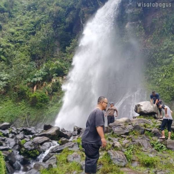 Curug Cibeureum Cianjur
