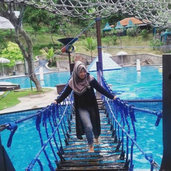 Jembatan Jaring Taman Dayu Waterpark
