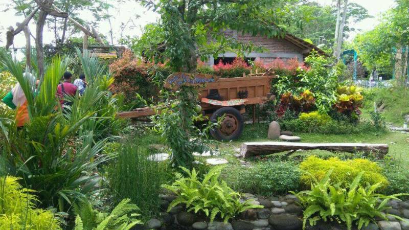 Kampung Flory